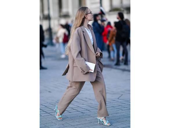 Il tailleur pantalone largo Tendenze 2020, i trucchi di stile per